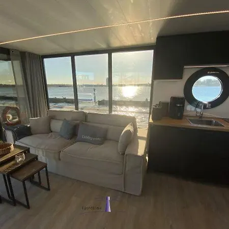 Hausboot Fjord Ankerplatz Mit Biosauna In Bådhotel Slesvig