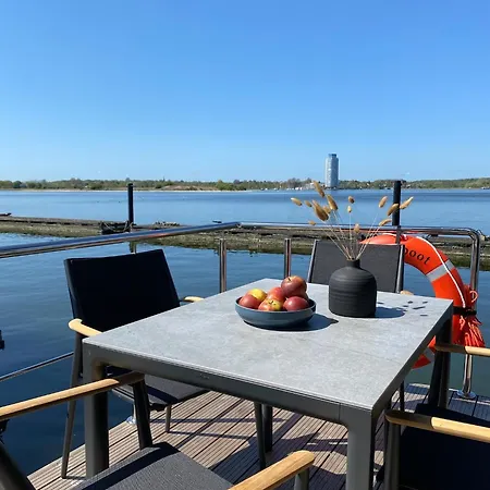 Hausboot Fjord Ankerplatz Mit Biosauna In Úszó hotel Schleswig