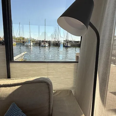 Hausboot Fjord Ankerplatz Mit Biosauna In Úszó hotel
