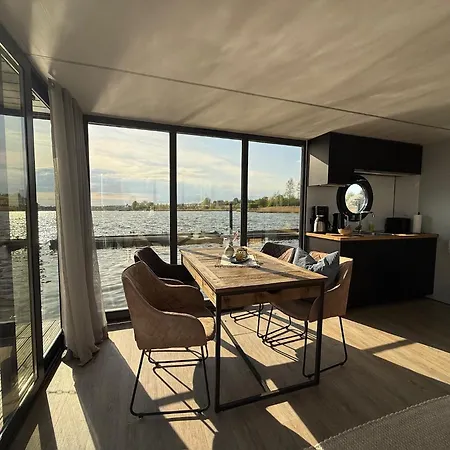 Hausboot Fjord Ankerplatz Mit Biosauna In Úszó hotel Schleswig