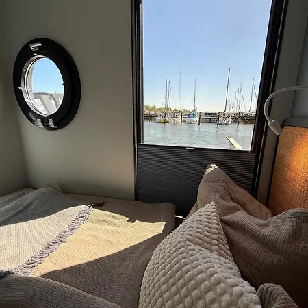 Úszó hotel Hausboot Fjord Ankerplatz Mit Biosauna In