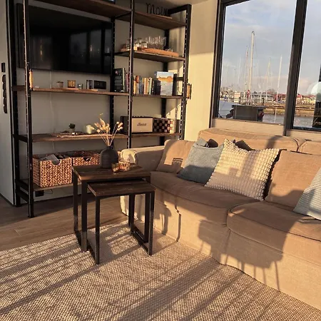 Hausboot Fjord Ankerplatz Mit Biosauna In Úszó hotel Schleswig