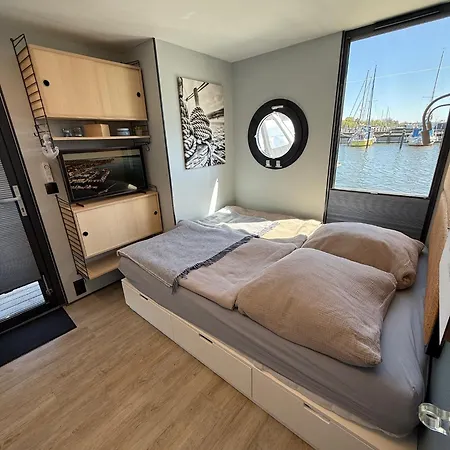 Hausboot Fjord Ankerplatz Mit Biosauna In Úszó hotel *